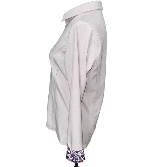 Kerrit’s Equitate Button Up Shirt in Bony Pony-Size Small - Picture 6 of 10